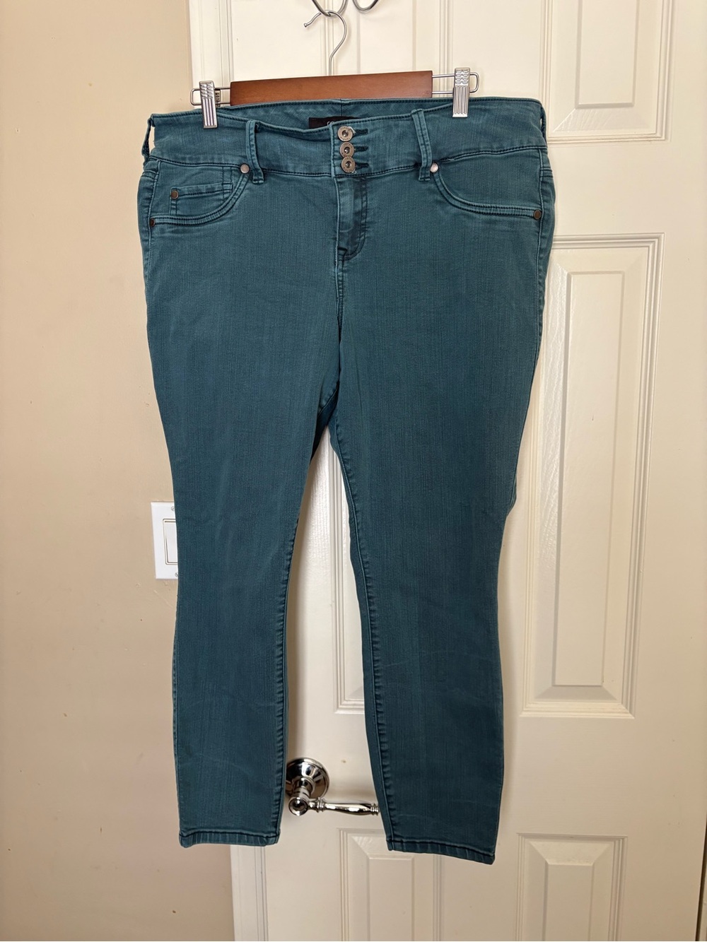 3 for $30- TORRID - Teal Skinny Jeans - Comfortable Stretch